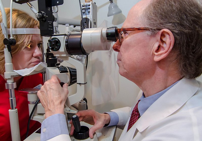 Dr-Roy-Coosa-Eye-Exam