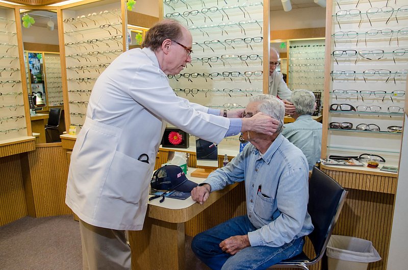 Dr-Roy-Coosa-Eye-100-small.jpg